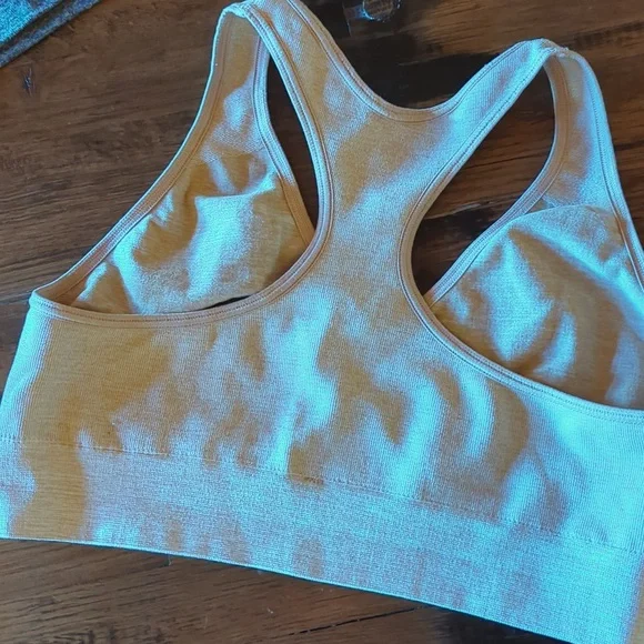Pair of Hanes Cozy Racerback Sports/T-shirt Bras. Sz L - Picture 4 of 7
